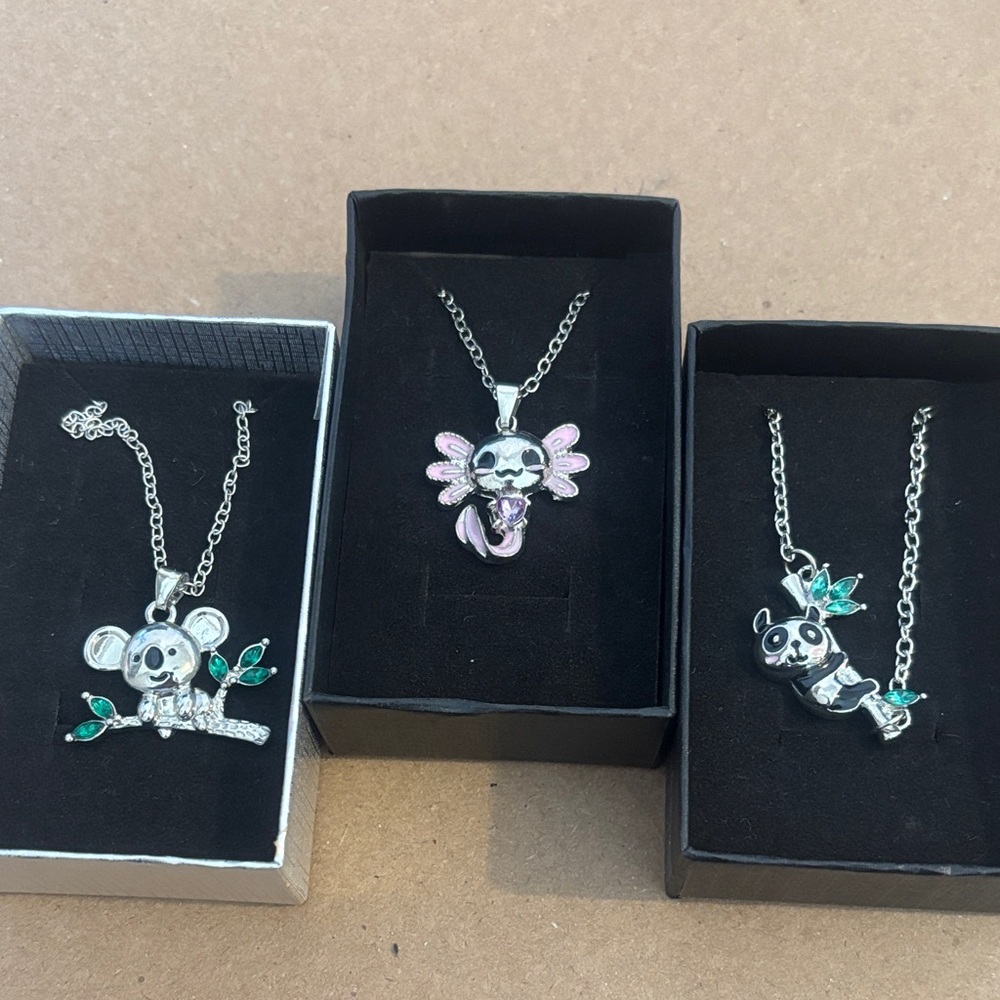 Silver Animal Pendant Necklace Set